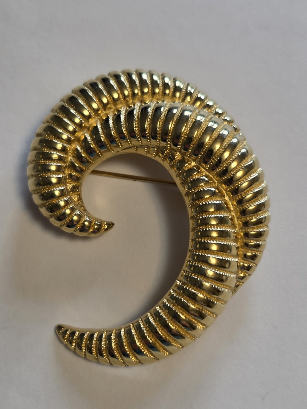Vtg Monet Gold-Tone Ribbed Snail Shell 2" Brooch